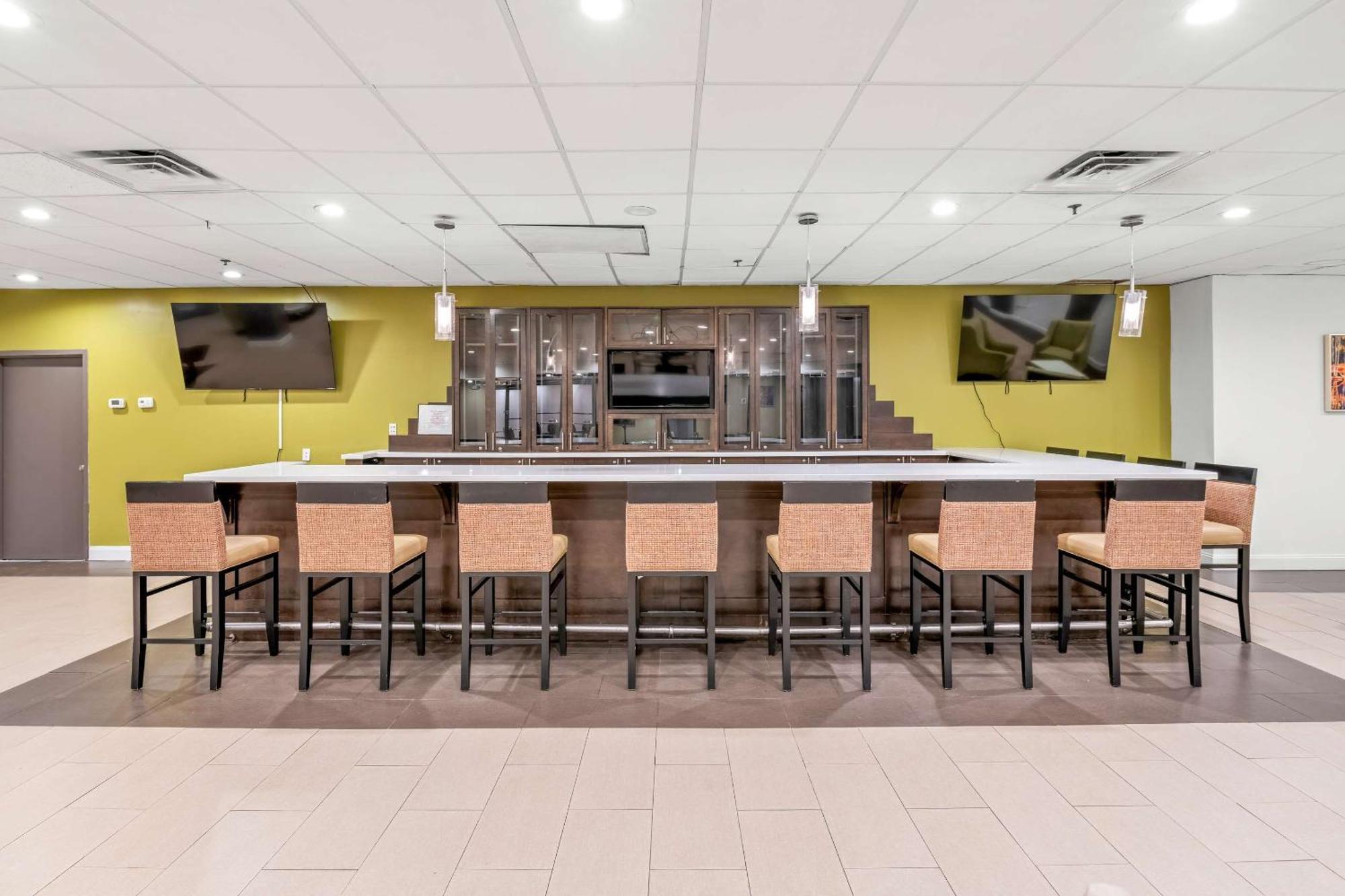 Radisson Hotel Charlotte Airport ภายนอก รูปภาพ